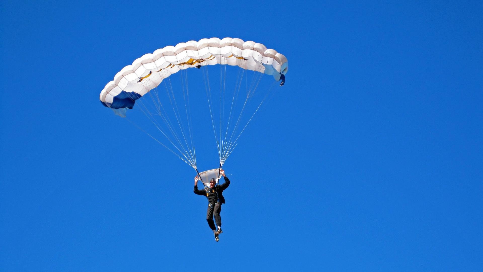 莱德基女子800米自由泳决赛表现稳健，莱德基200米自由泳